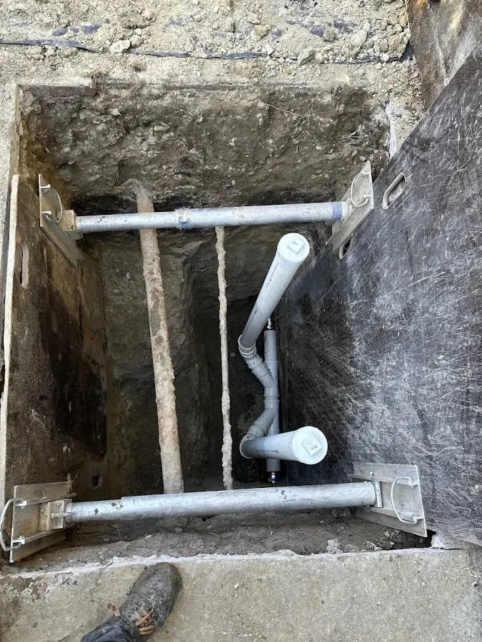 Experienced plumber completing Drain Cleaning work in Long Beach